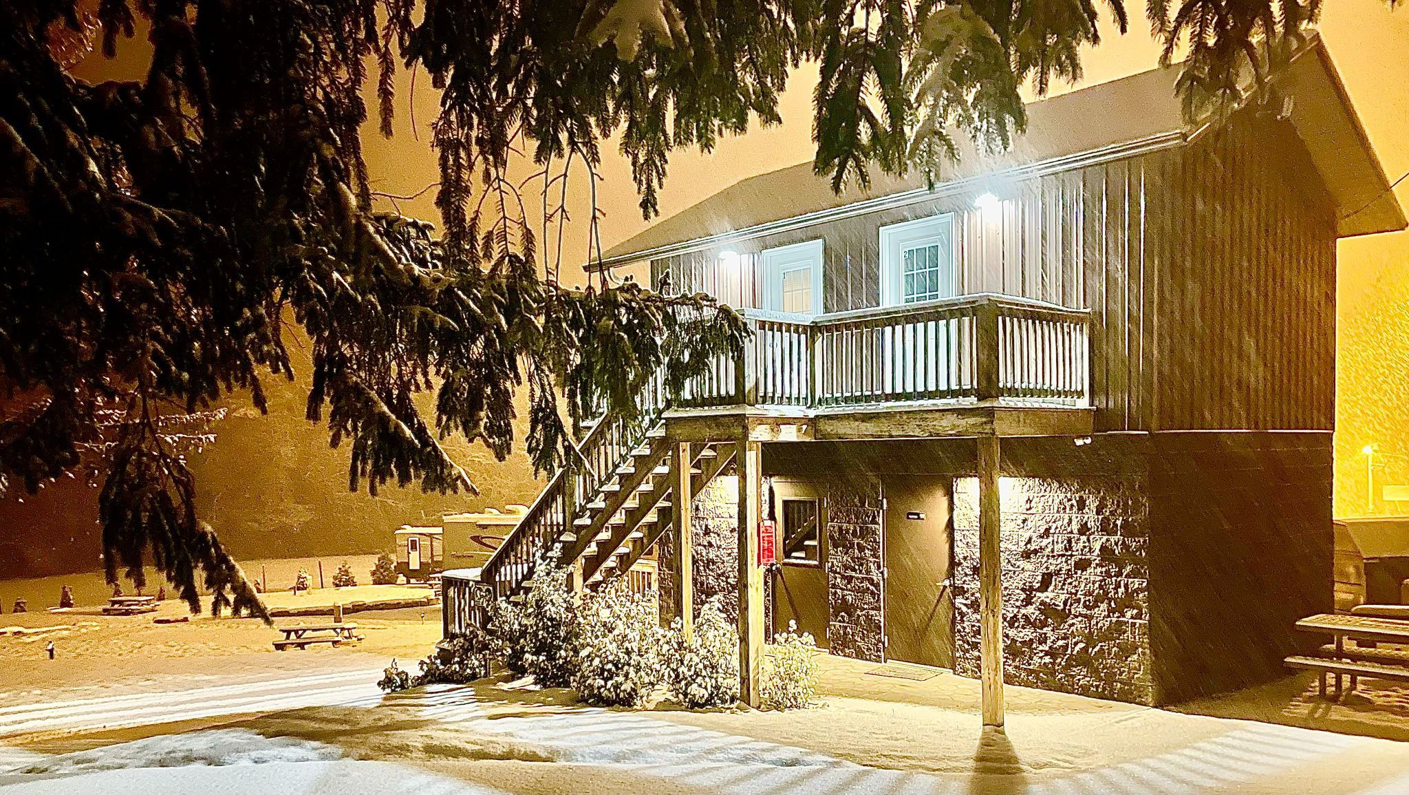 Lodging - Brush Creek Holl'r